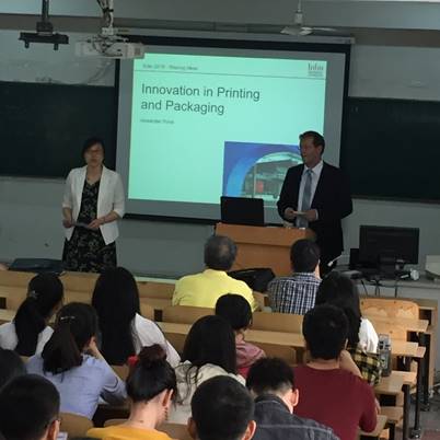 说明: C:\Users\l\Desktop\德国斯图加特媒介大学代表团学术报告\Roos教授报告会照片\IMG_2830.JPG